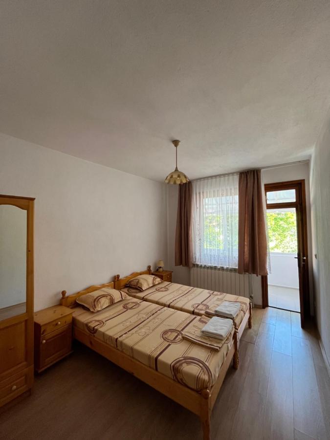 Hotel "Калоянови" Zarewo Exterior foto
